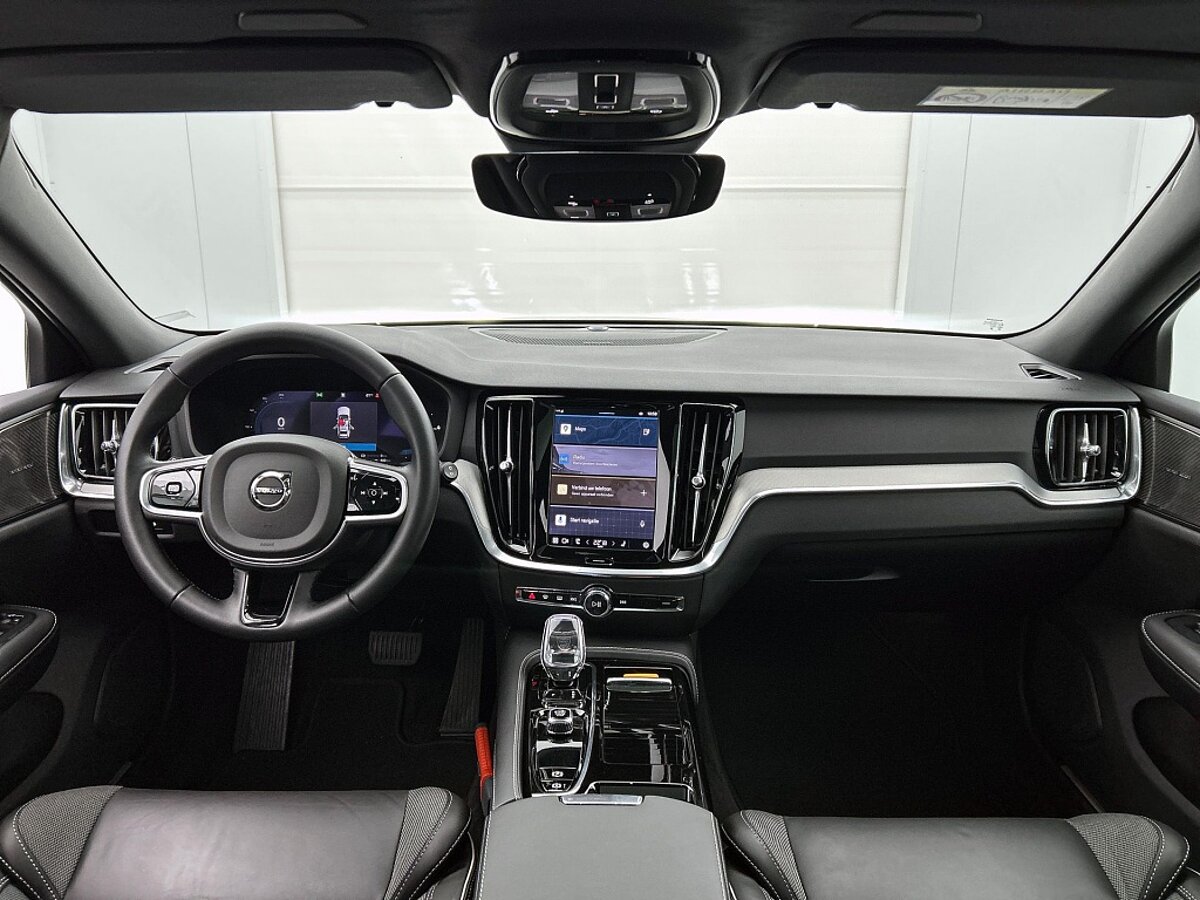46919098 volvo v60 2 0 t6 awd plus dark 64