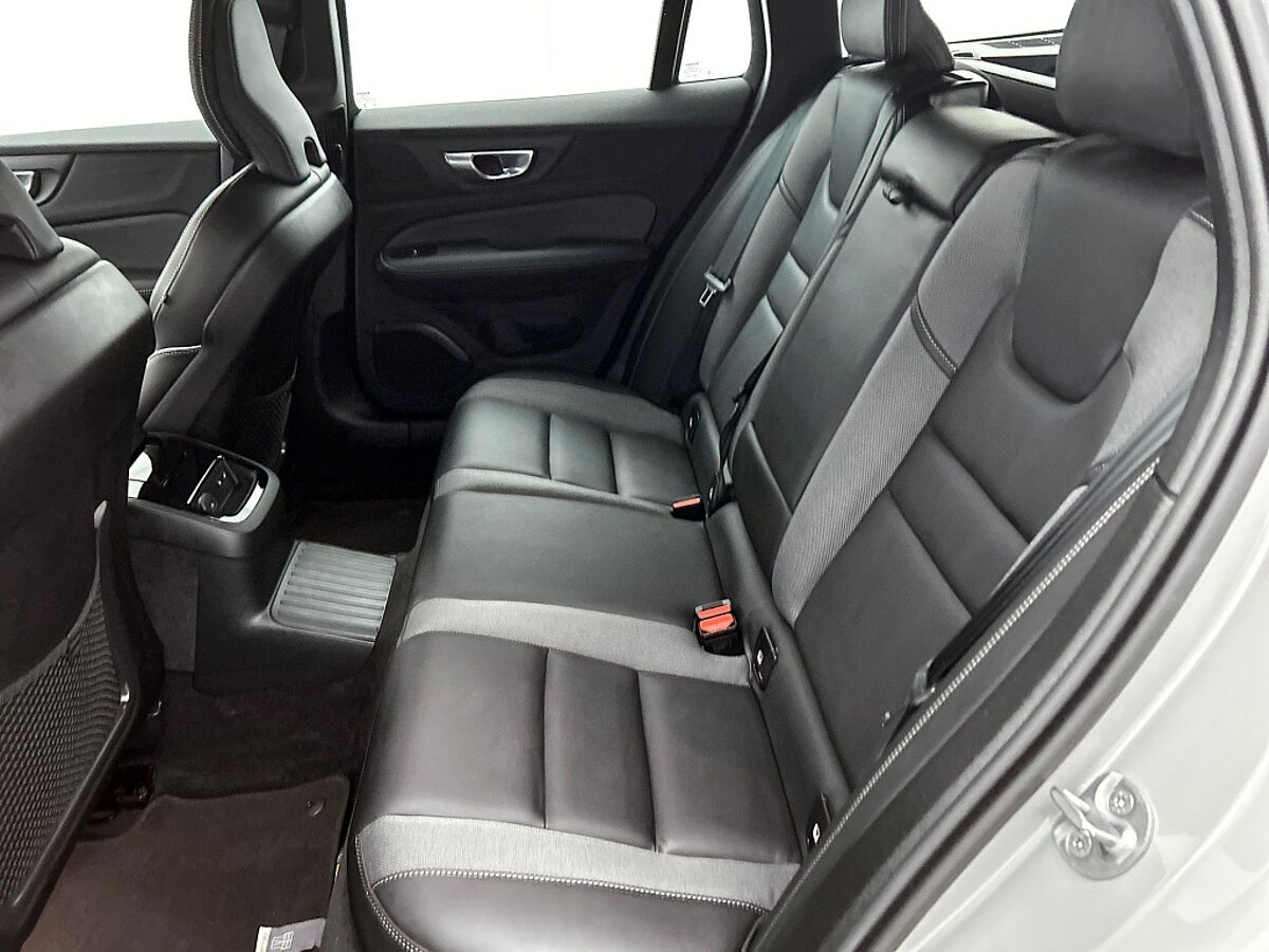 47269153 volvo v60 2 0 t6 plus dark trekhaak sport leder 360 blis pilot 58