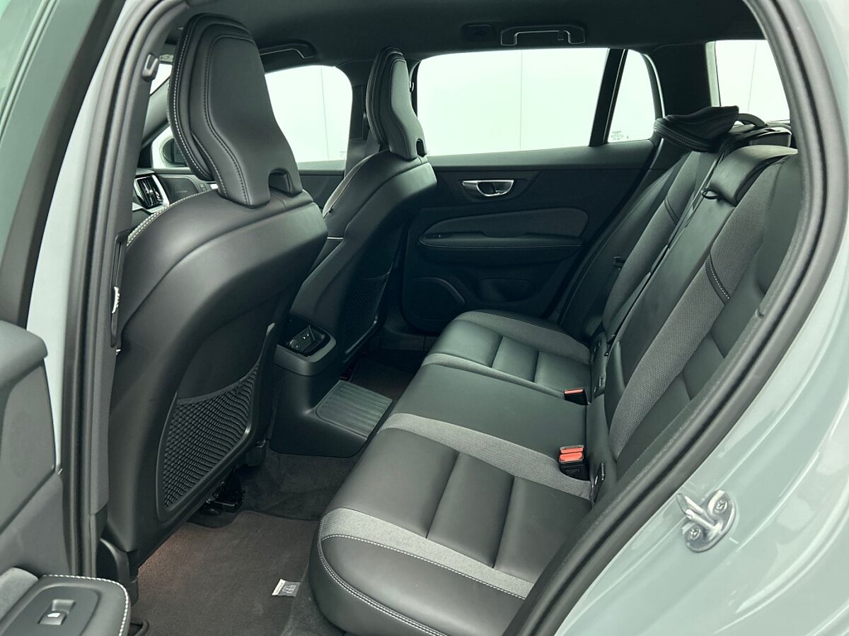 47797613 volvo v60 2 0 t6 awd plus dark trekhaak leder harman kardon audio 75