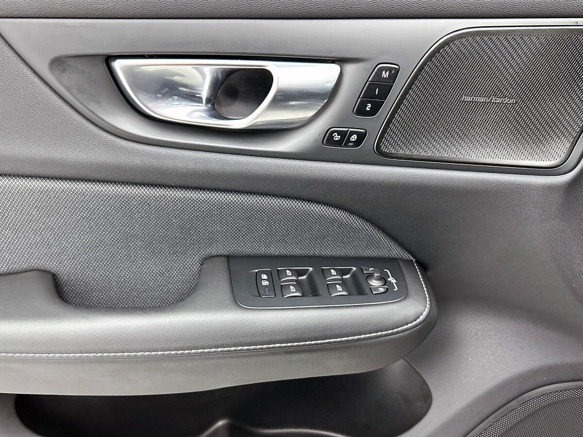 47895954 volvo v60 2 0 t6 black edition panorama dak 360 trekhaak sportled 83