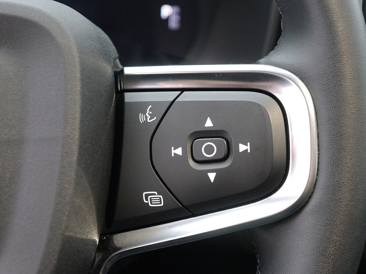 41639630 volvo xc40 recharge plus black pack 231051