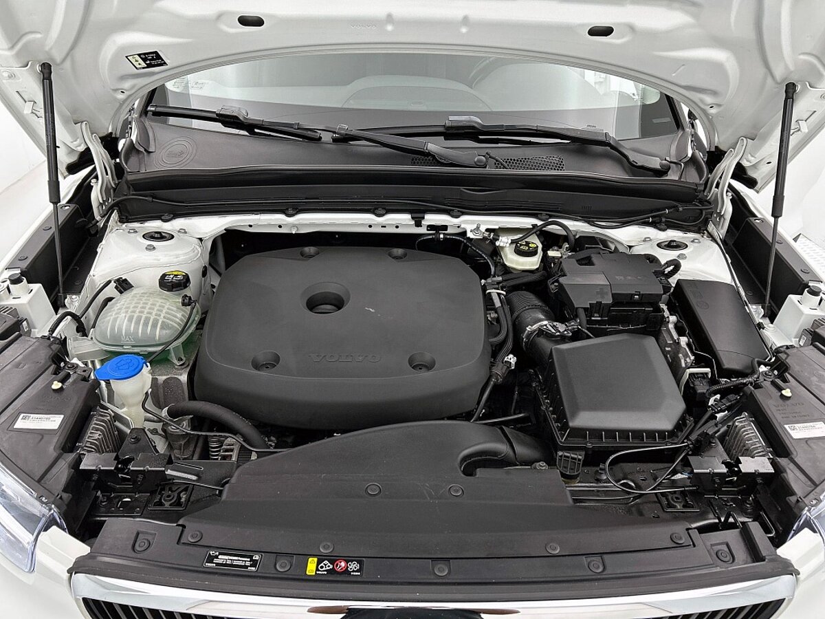 47163197 volvo xc40 2 0 t4 momentum 46