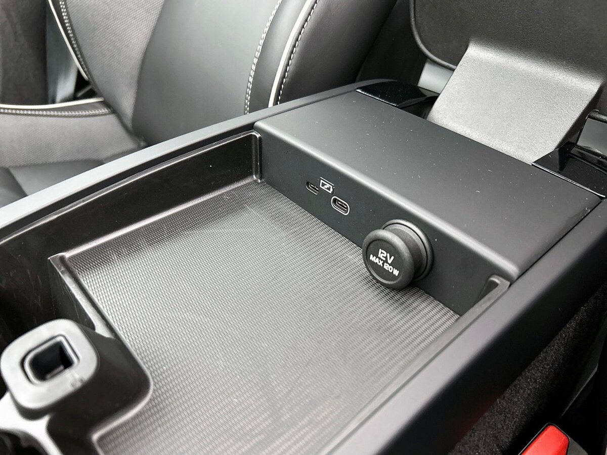 47895954 volvo v60 2 0 t6 black edition panorama dak 360 trekhaak sportled 87