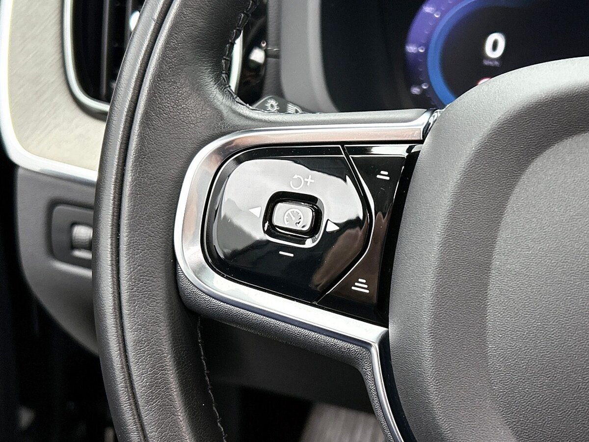 49419930 volvo xc60 t8 bright pano 20 inch long range 360 pilot assist 6 02