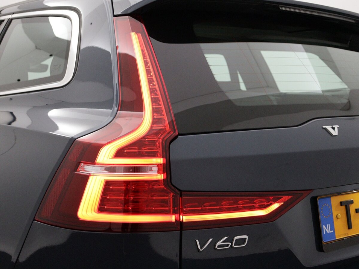 43882075 volvo v60 2 0 b4 plus bright panorama dak leder 360ao camera h k 90