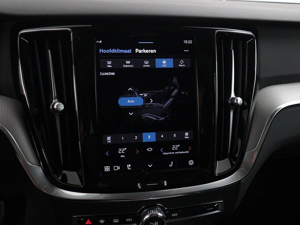 45734638 volvo v60 b4 plus dark 19 lm panoramadak 19