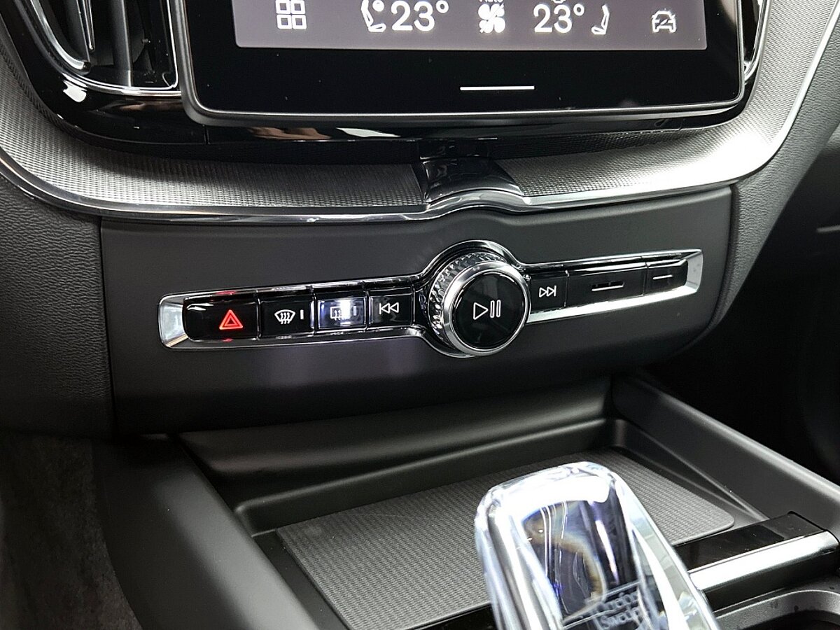 49427839 volvo xc60 t6 plus black edition nieuw voorraad onyx black nappa op 01