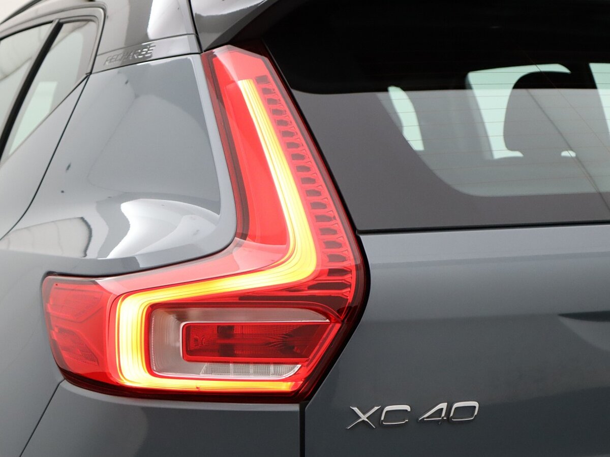 35603828 volvo xc40 1 5 t4 recharge r design expression 88