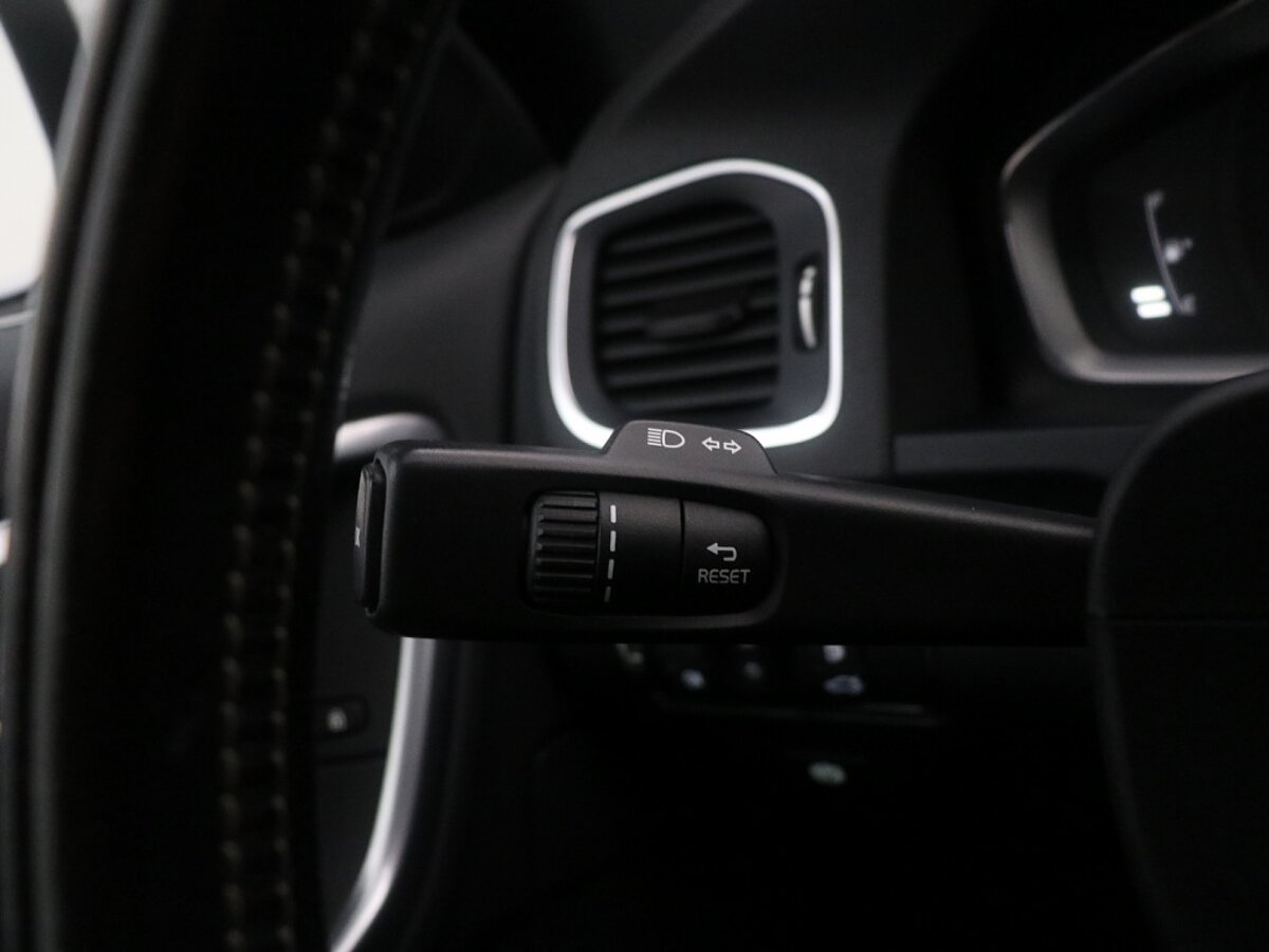 36006266 volvo v60 2 0 d2 r design 37