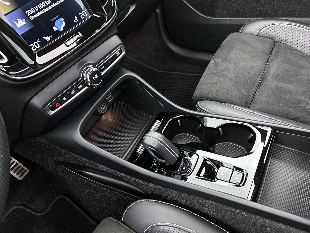 48084423 volvo xc40 1 5 t5 recharge r design 27