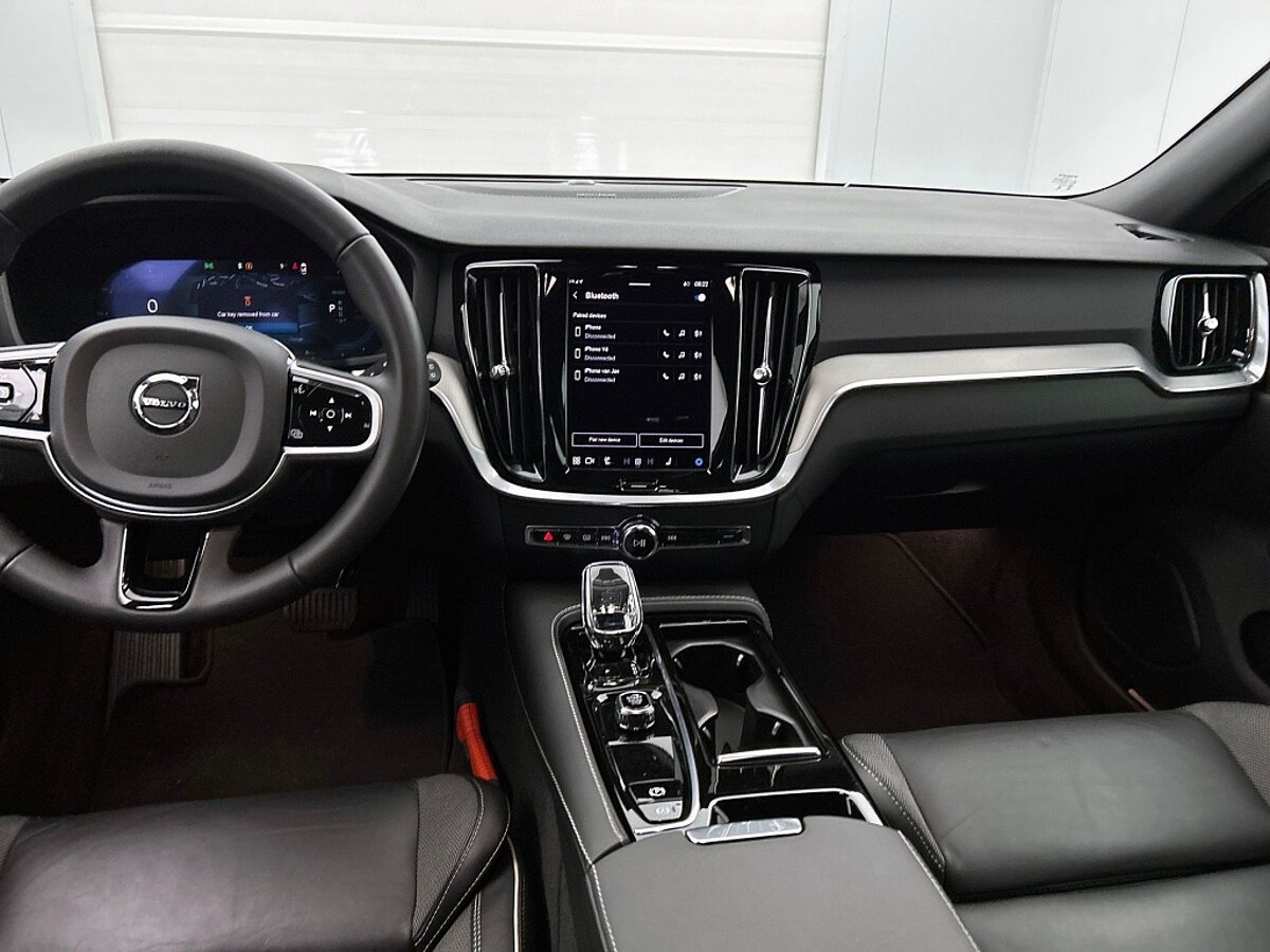 49833852 volvo v60 2 0 t6 awd plus dark trekhaak leder camera 360 harman ka 64