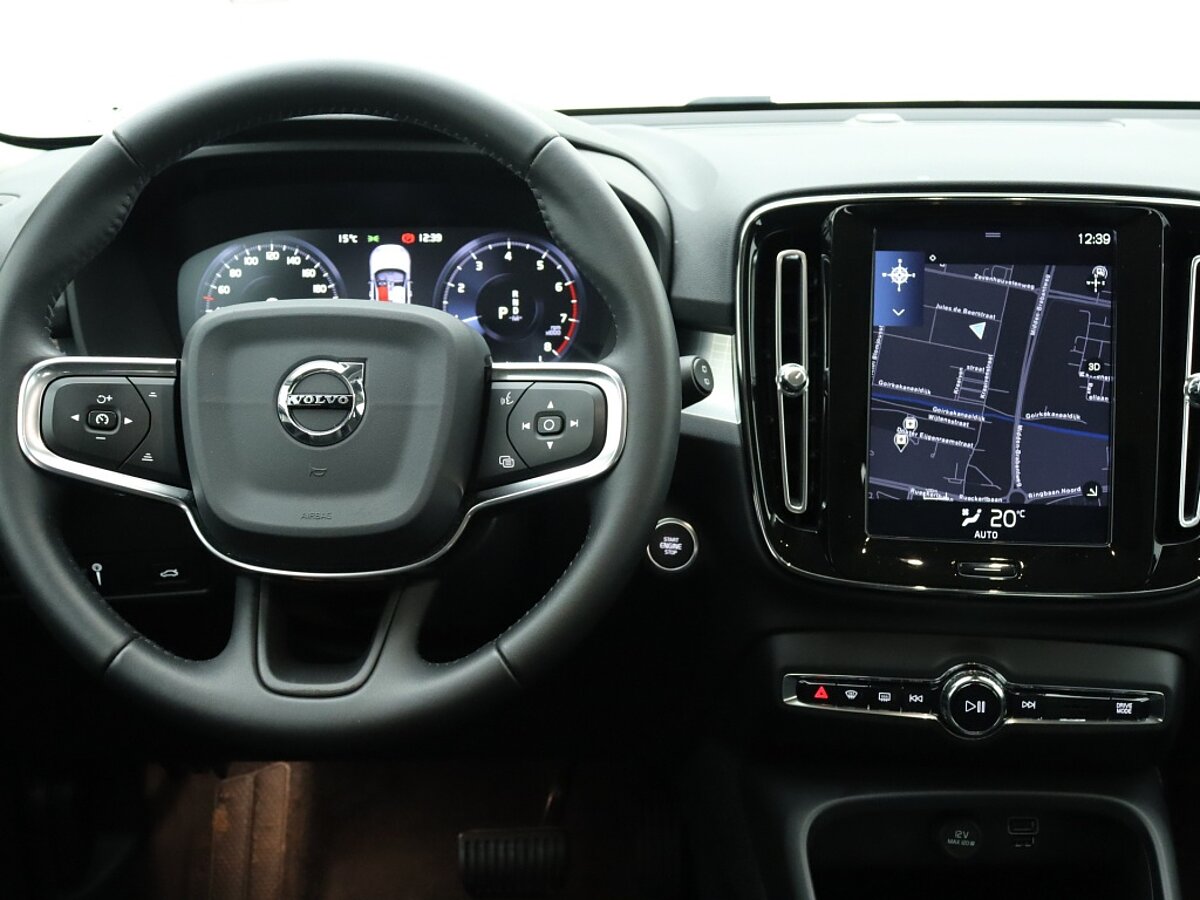 35824529 volvo xc40 2 0 t4 momentum pro 7 01