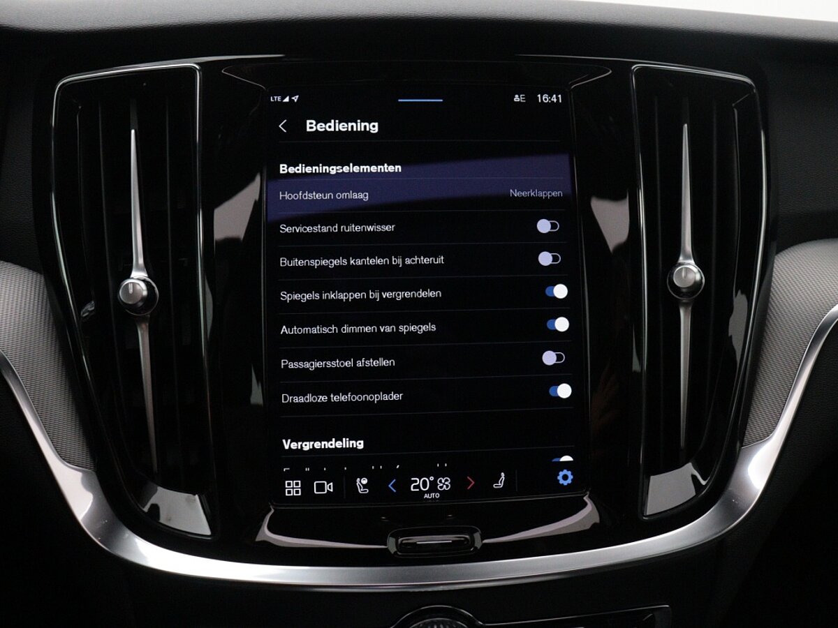 42420857 volvo v60 2 0 b3 plus dark panoramadak harman kardon trekhaak 360 9be4fe