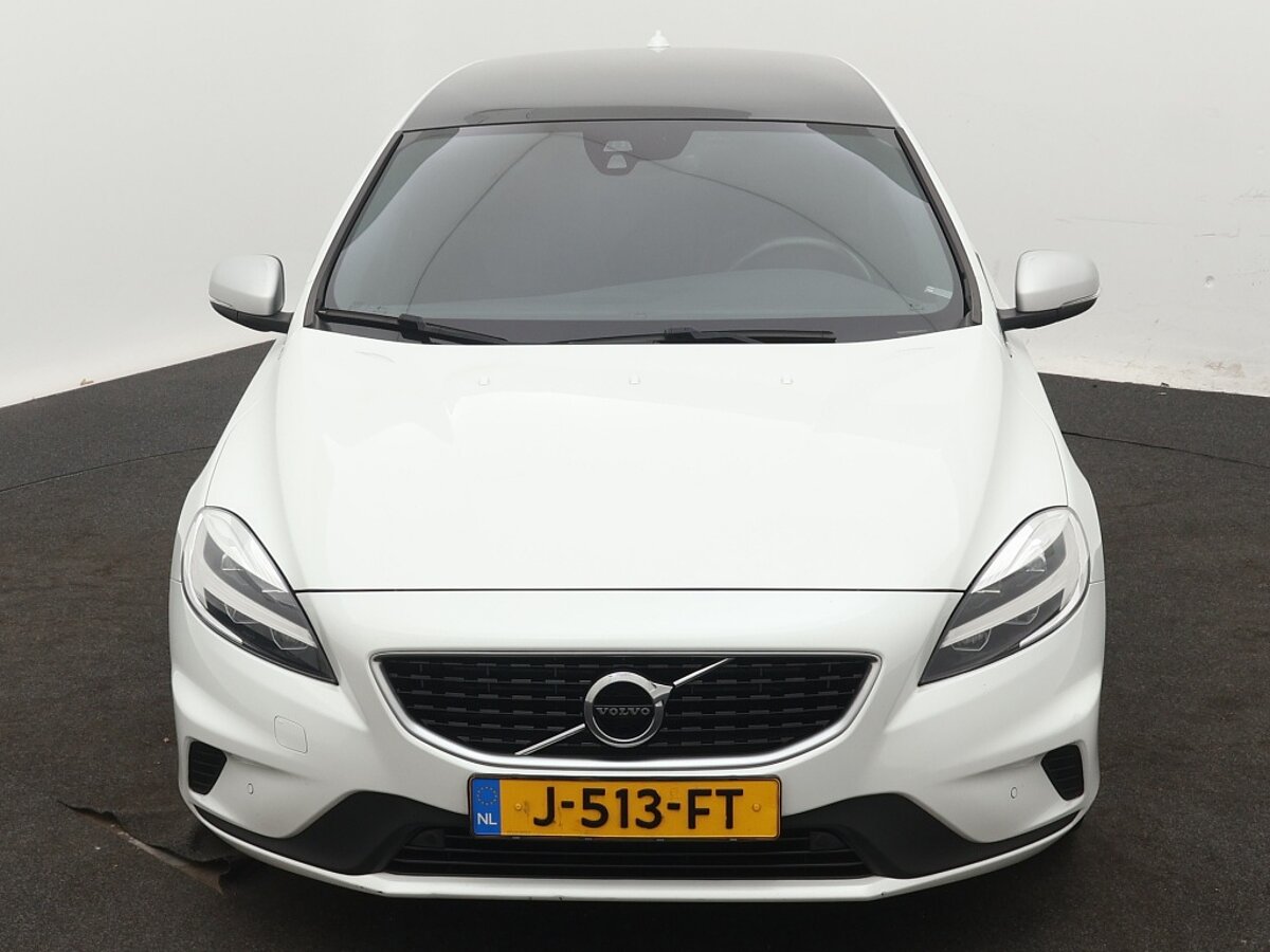44623939 volvo v40 2 0 d3 edition 9 02