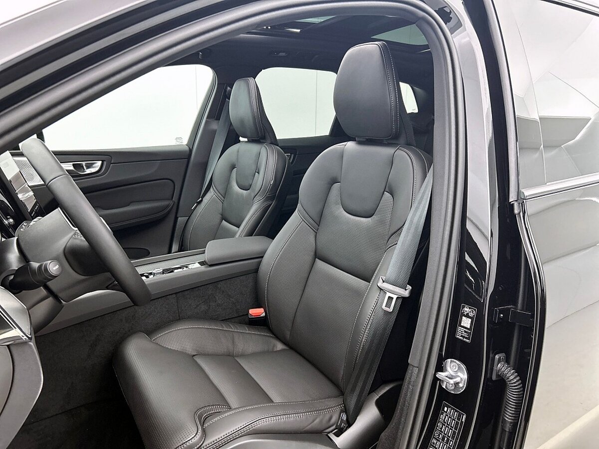 49114272 volvo xc60 2 0 t6 awd ultra black edition 52