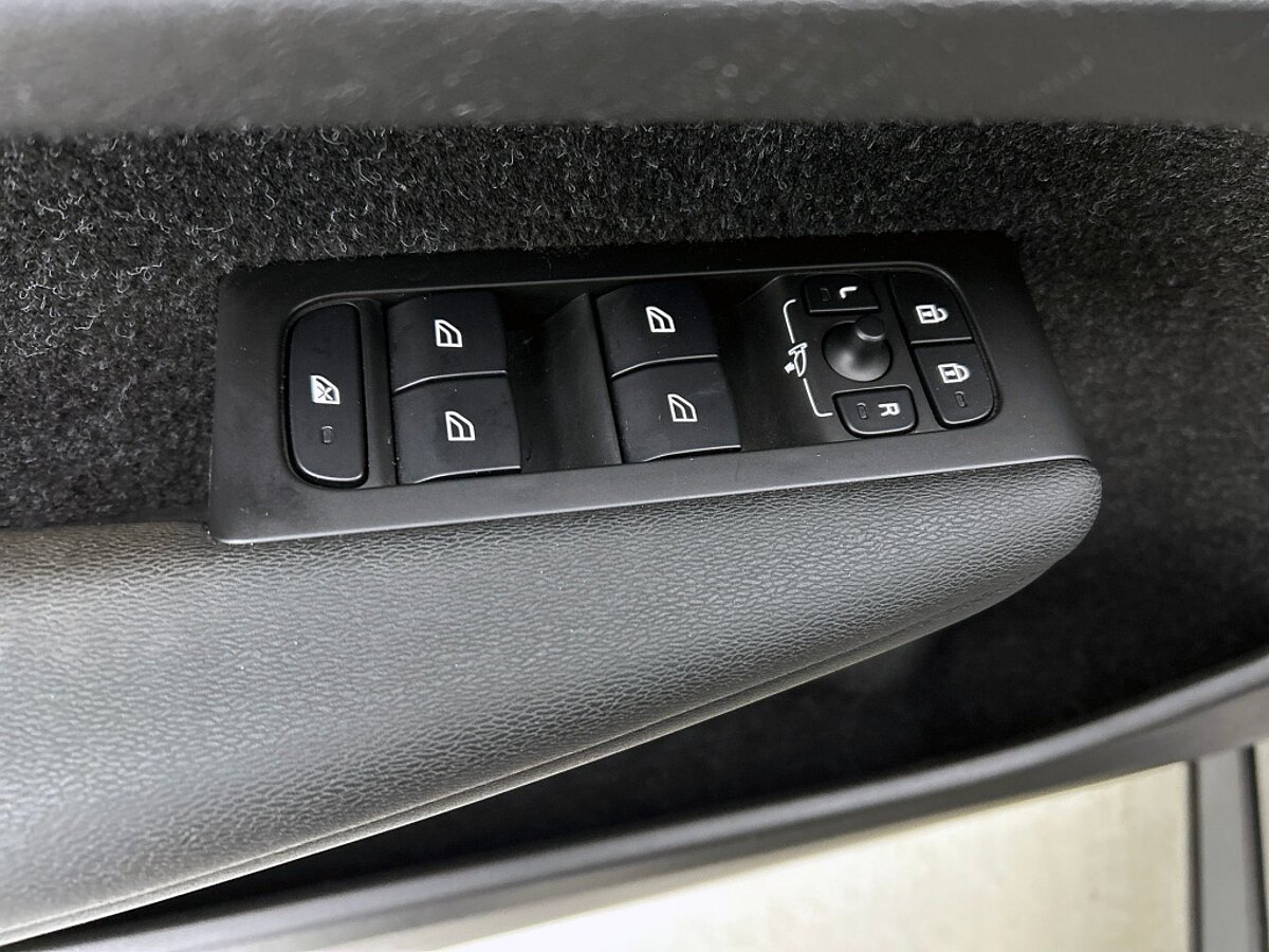 49594695 volvo xc40 1 5 t5 recharge business pro 78