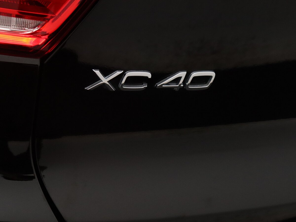 34860842 volvo xc40 1 5 t4 twin engine ultimate dark 20 velgen pano dak 50