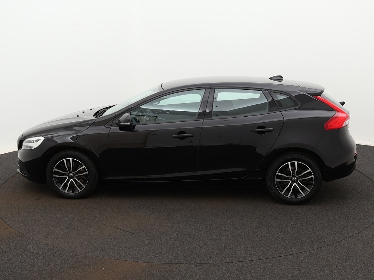 35701724 volvo v40 1 5 t2 polar 2 02