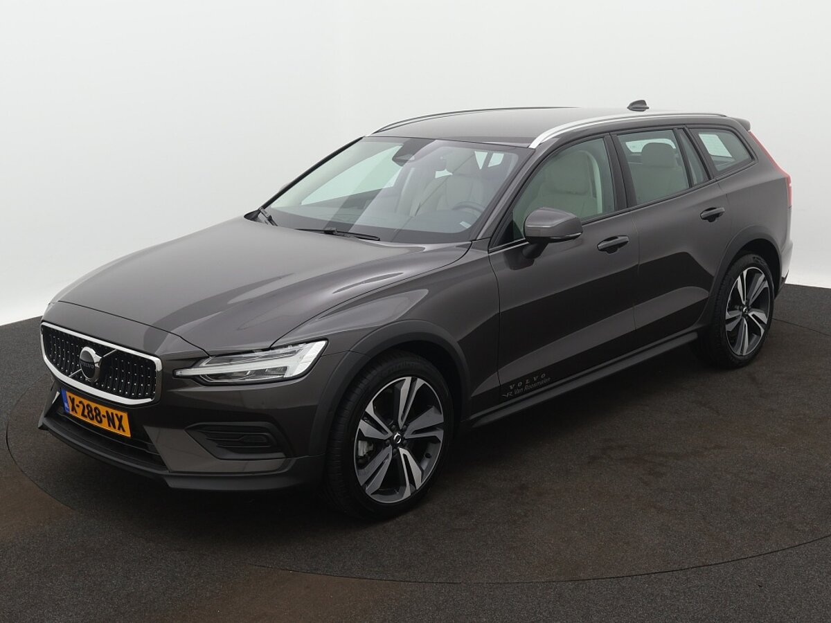 44271025 volvo v60 2 0 b5 cross country awd 1 01