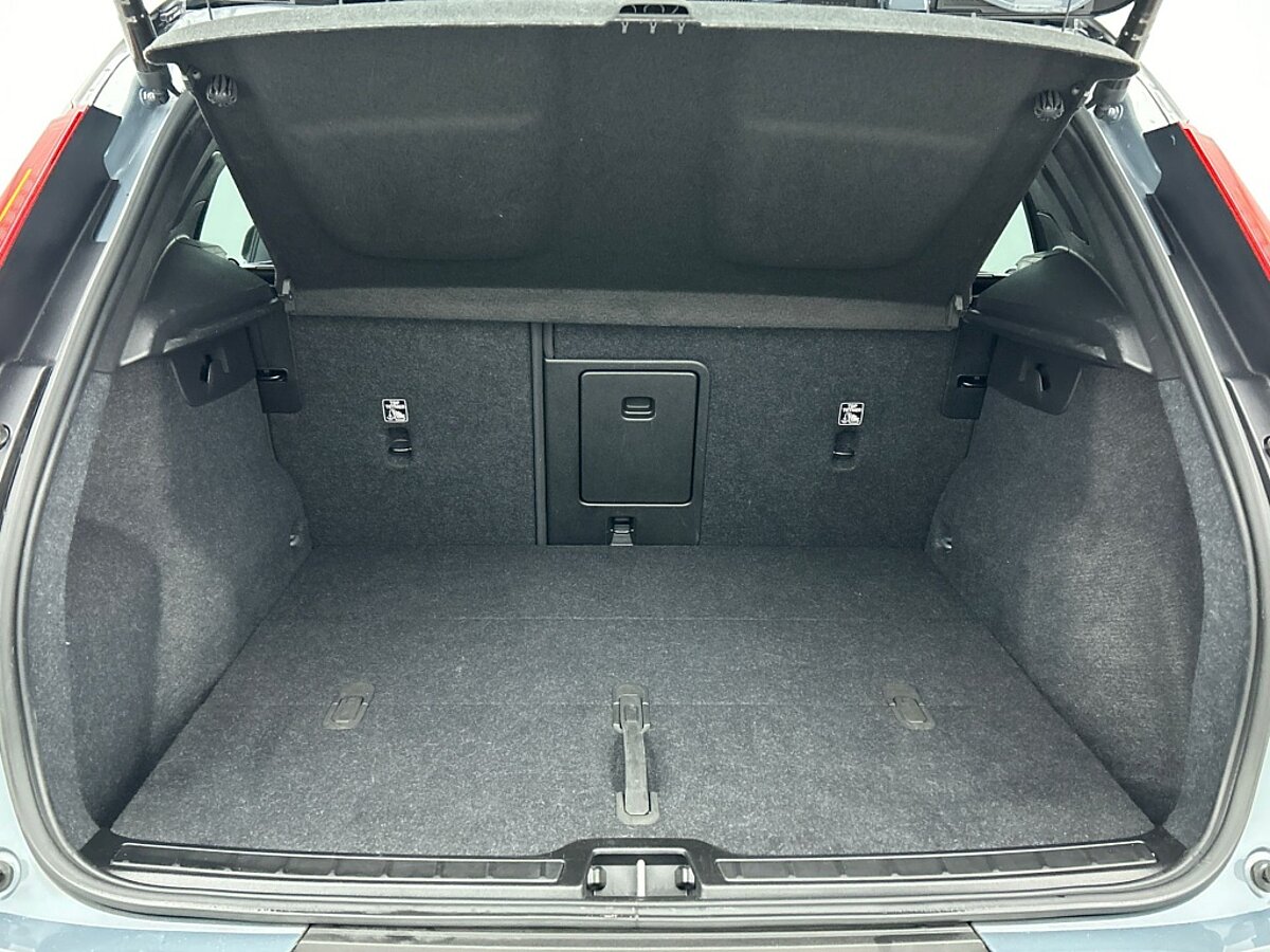 44407024 volvo xc40 recharge plus 70 kwh 77