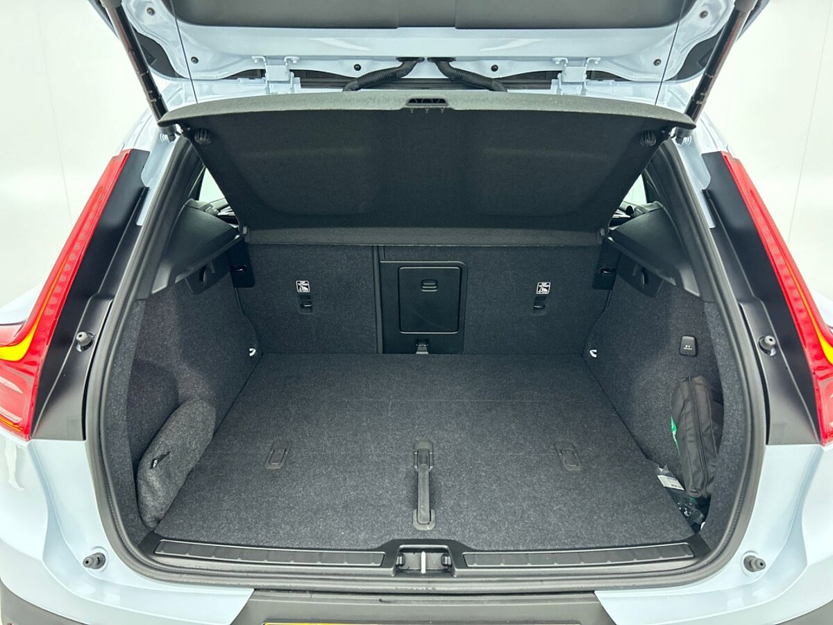 48294878 volvo xc40 2 0 b4 plus dark 88