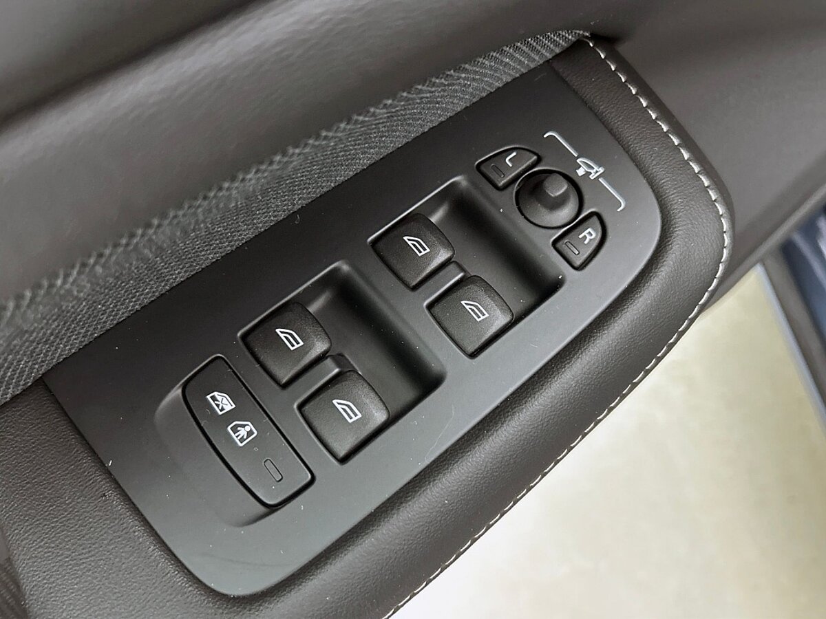 48706009 volvo v60 2 0 t6 awd plus dark panorama dak trekhaak leder blis 45