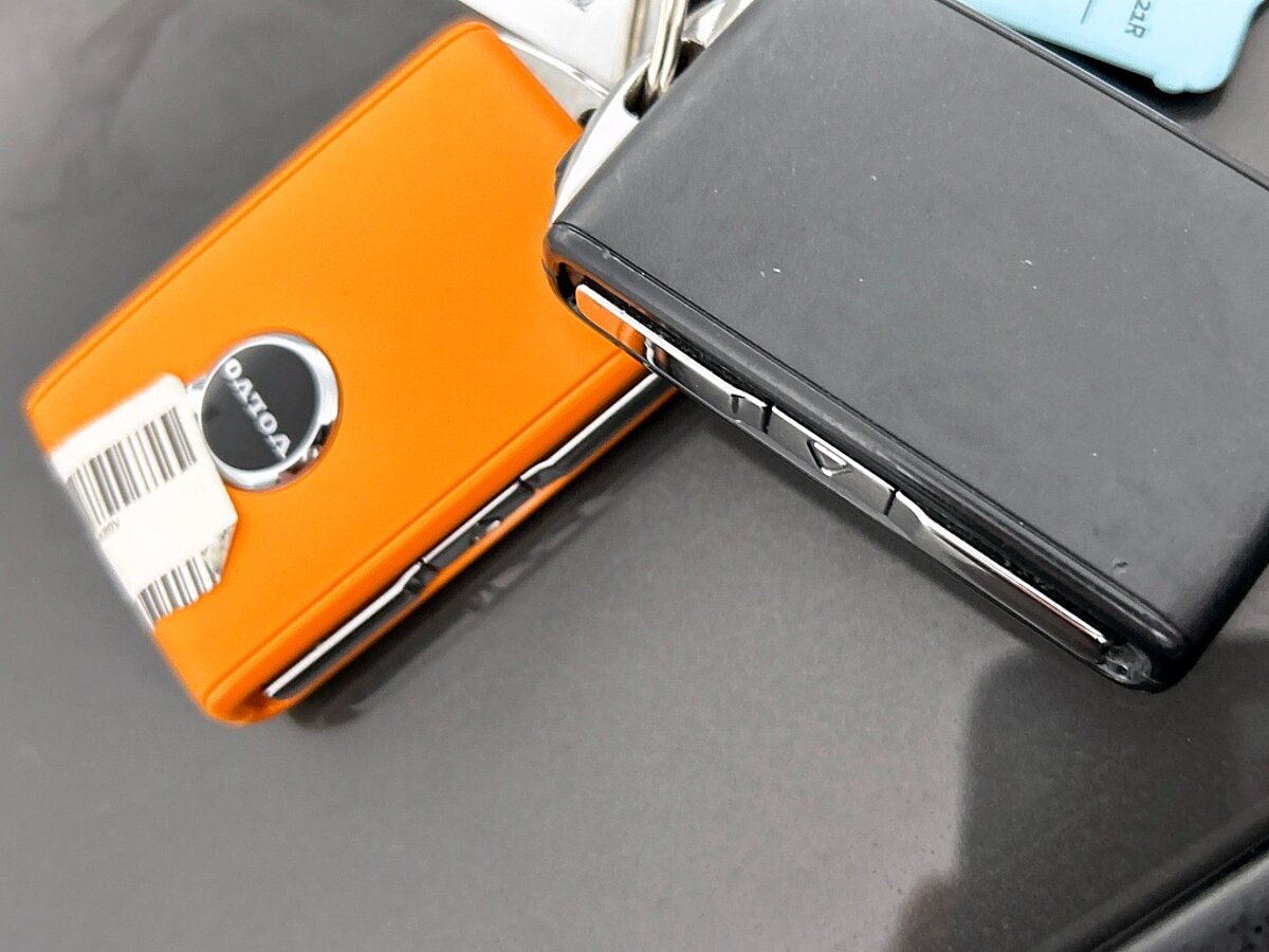 49833852 volvo v60 2 0 t6 awd plus dark trekhaak leder camera 360 harman ka 73