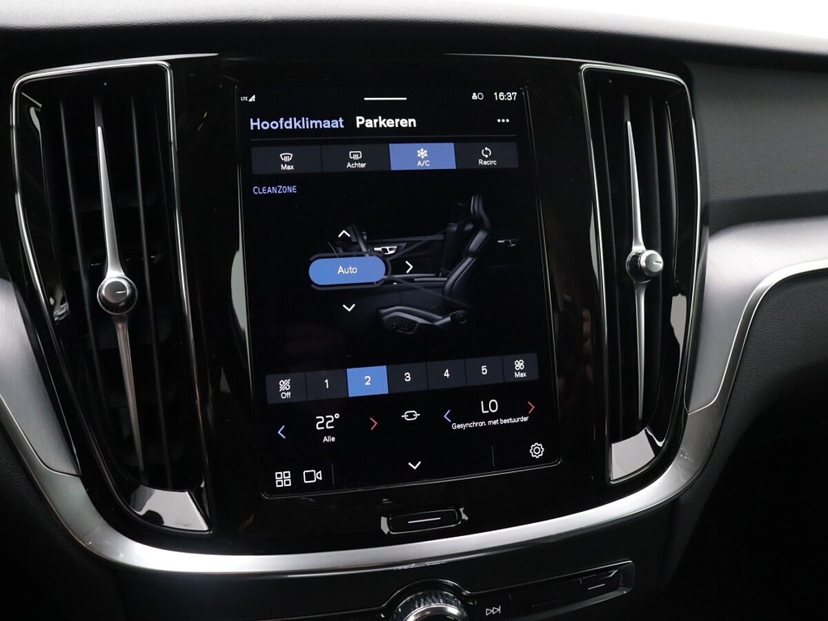 41451649 volvo v60 cross country 2 0 b5 awd core fb7041