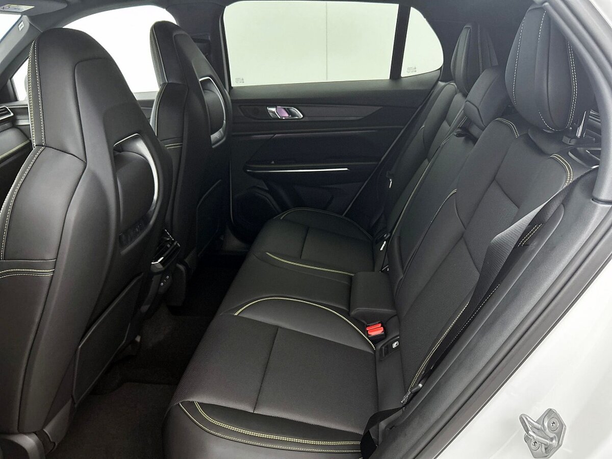 47307005 lynk co 01 1 5 more 261 pk 75km phev full option dealer demo 79