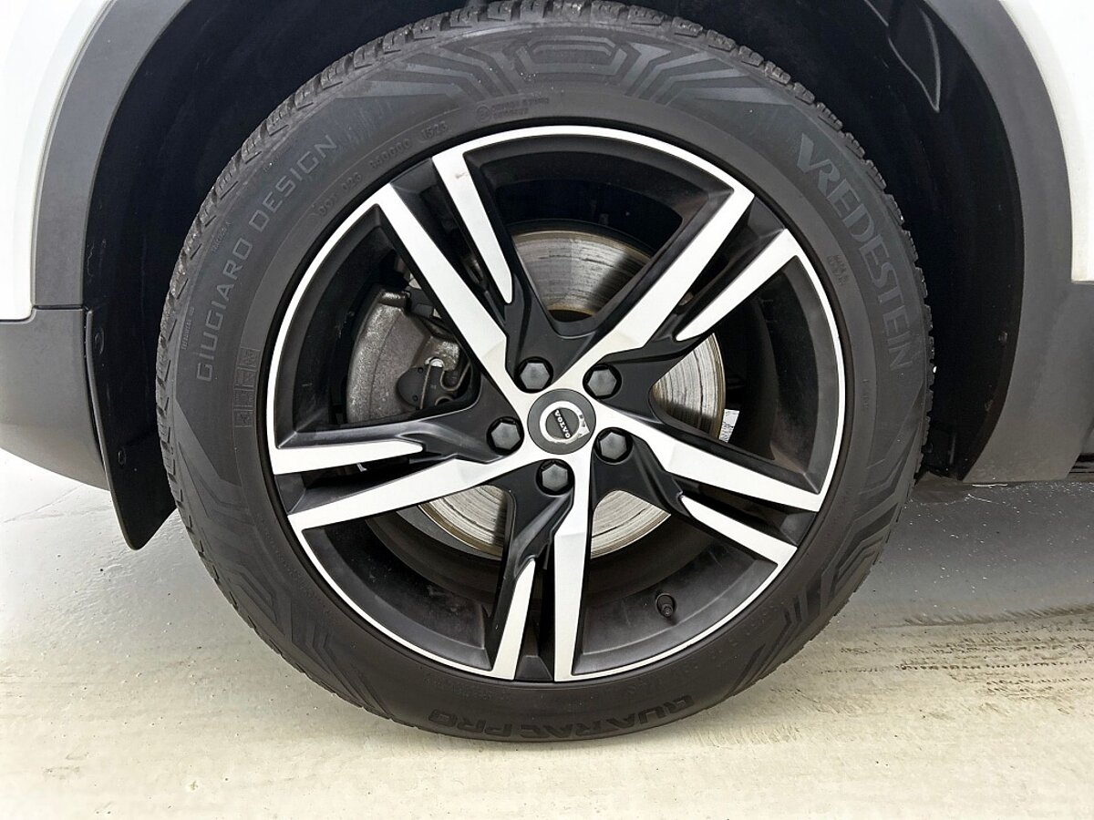 48055238 volvo xc40 1 5 t5 recharge r design 65