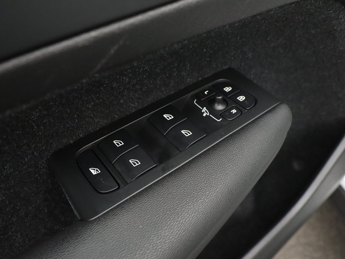34675392 volvo xc40 1 5 t5 recharge r design navi camera stoelverwarming 89