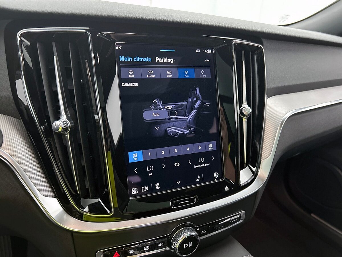 45956154 volvo v60 2 0 t6 awd plus dark 360a camera trekhaak panoramadak 3b405a