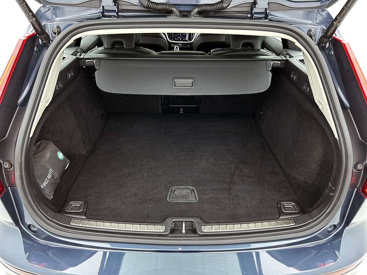 49484400 volvo v60 2 0 t6 inscription camera pilot assist blis 03