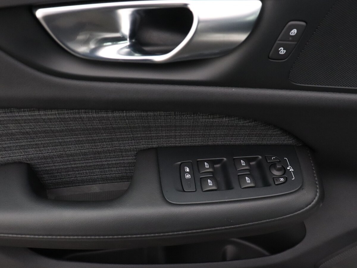 48861045 volvo v60 2 0 b3 essential edition 18 inch wielen trekhaak driver a 47