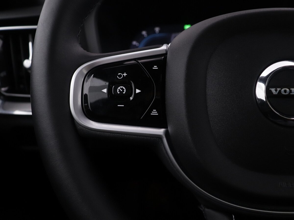35143990 volvo v60 2 0 b3 plus dark 79