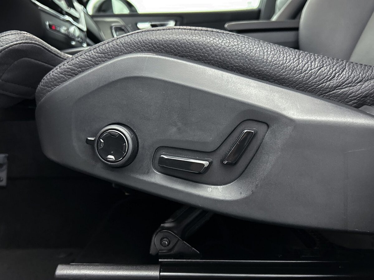 44517506 volvo xc60 2 0 t6 awd ultra dark trekhaak 4b90bb