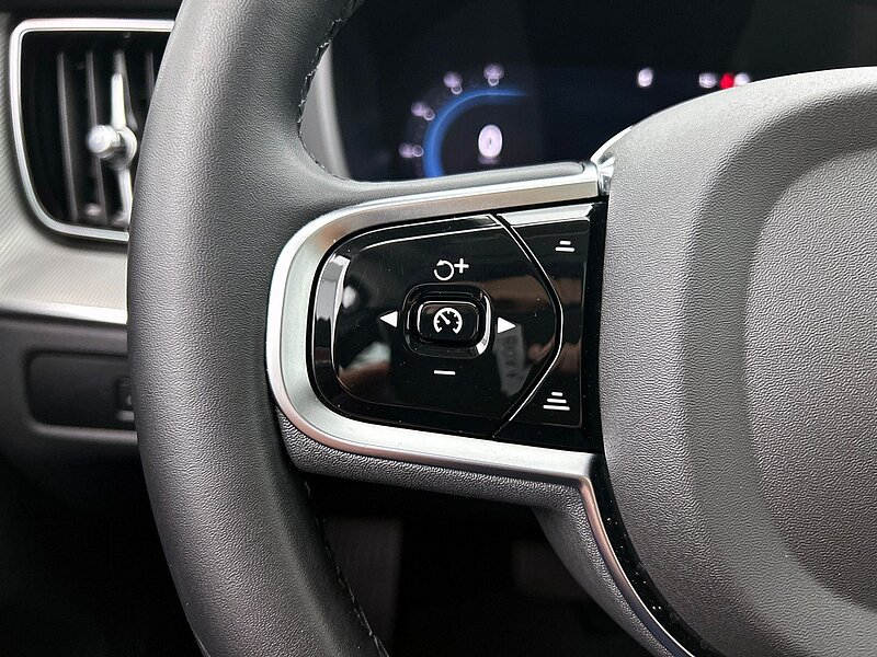 46744793 volvo xc60 2 0 t6 plus dark panorama dak all season trekhaak 6 05