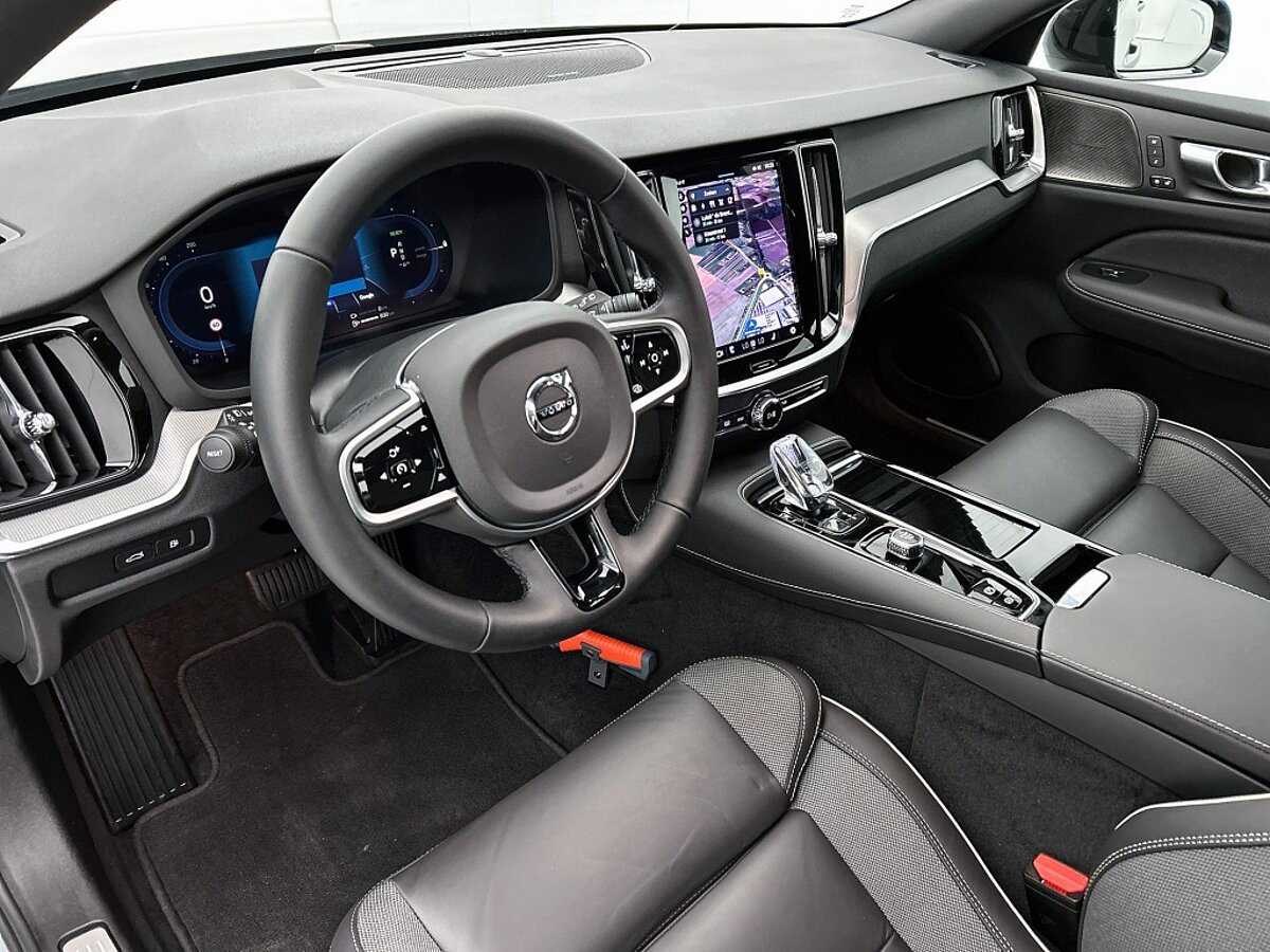 47443693 volvo v60 2 0 t6 plus dark trekhaak sport leder 360 blis pilot 87
