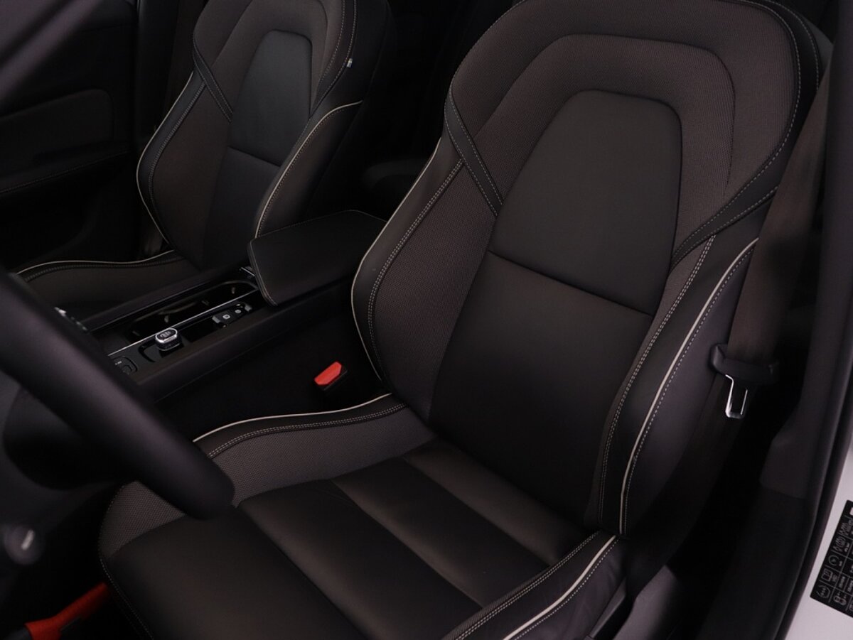 35143990 volvo v60 2 0 b3 plus dark 94