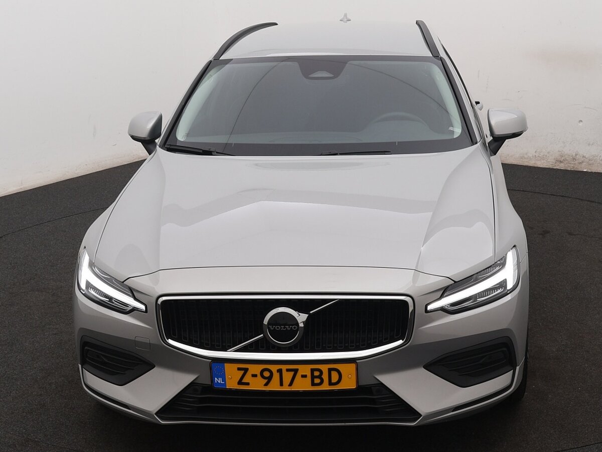 40923694 volvo v60 2 0 b3 essential edition 18 inch wielen trekhaak driver a 9 01