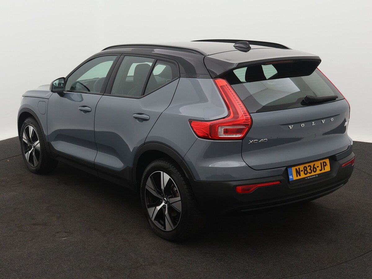 44247367 volvo xc40 1 5 t4 recharge r design 3 02