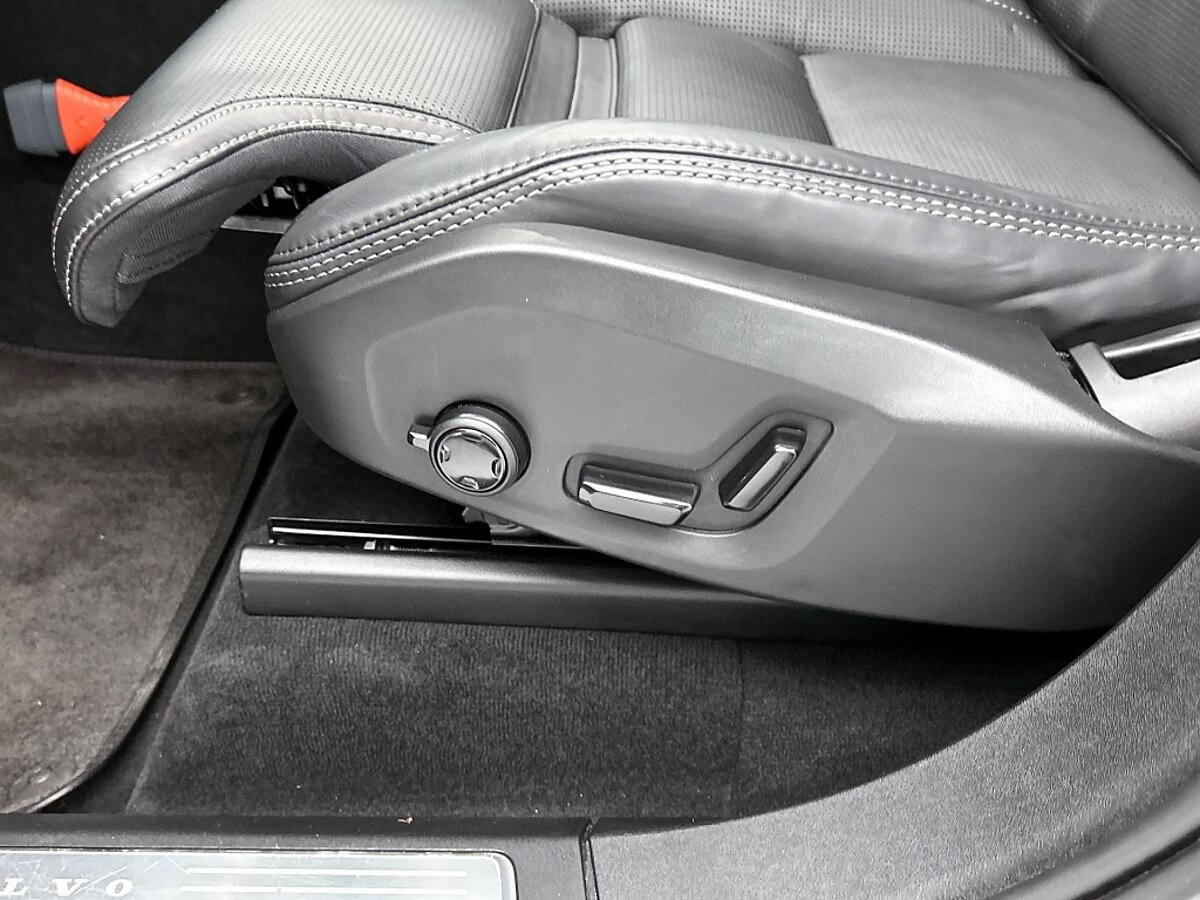 45880368 volvo xc90 2 0 t8 awd ultimate dark leder panorama dak blis 50