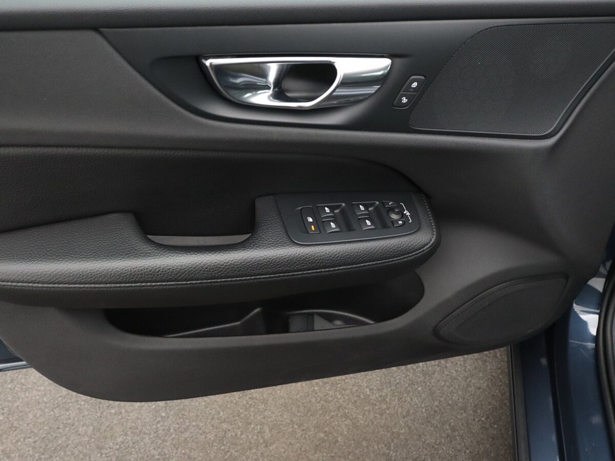 34899879 volvo v60 2 0 t5 automaat r design look leder 19 wielen a17d1f