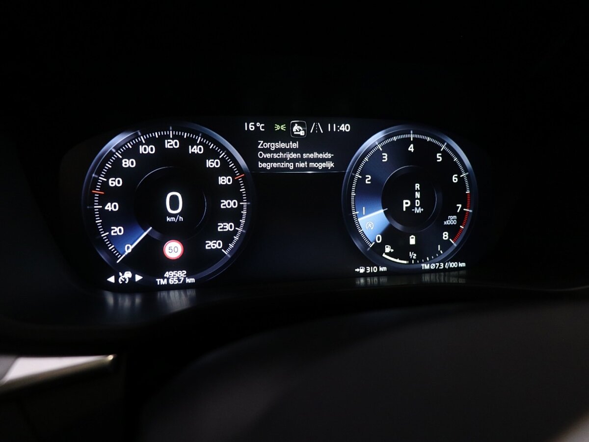 36022184 volvo xc60 2 0 b5 momentum exclusive 27
