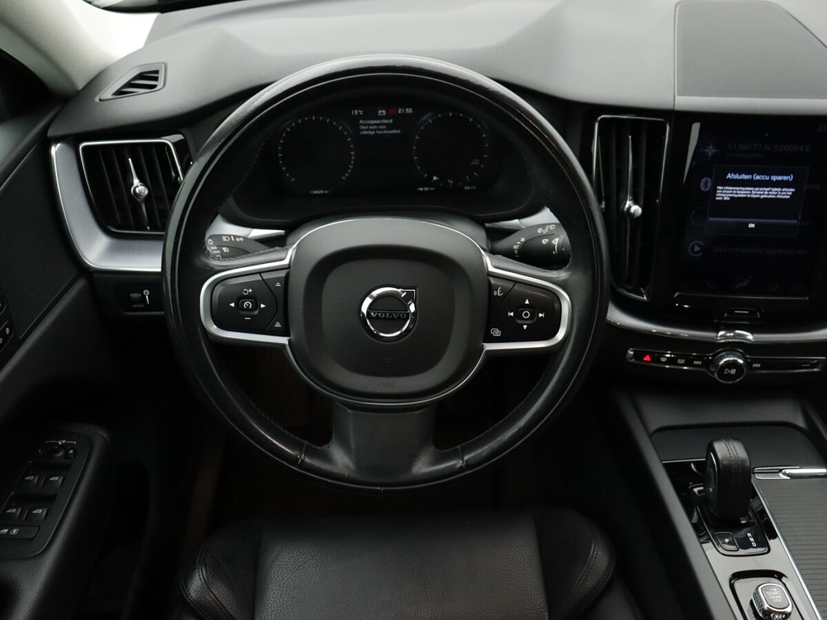 43349984 volvo xc60 2 0 b5 awd momentum pro 7 03