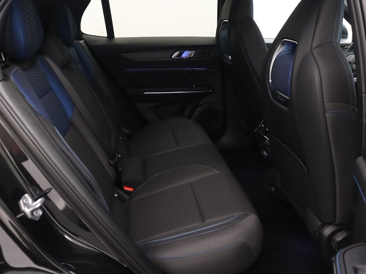 44217352 lynk co 01 1 5 phev black edition business rondomzicht camera s elektri 6 12