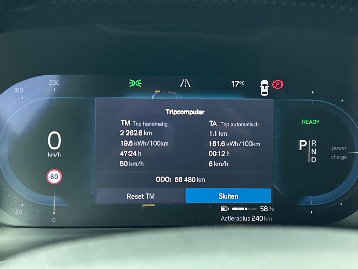 44407024 volvo xc40 recharge plus 70 kwh 8 03