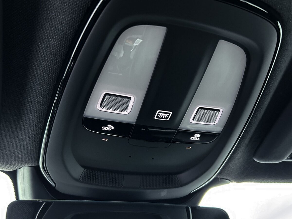 44714624 volvo xc40 recharge p8 awd r design 87