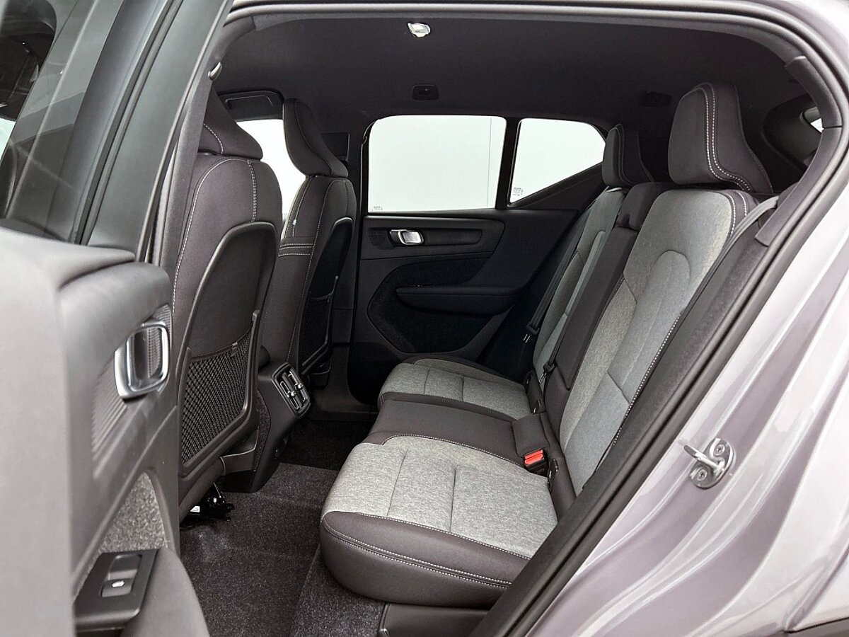 48324128 volvo xc40 2 0 b3 core business edition climate pack 47