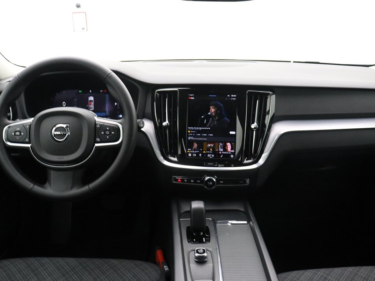 40000939 volvo v60 2 0 b3 essential edition 6 22